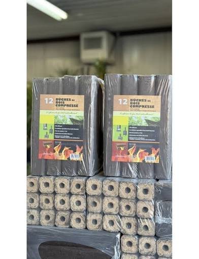 Bûches de bois compressé